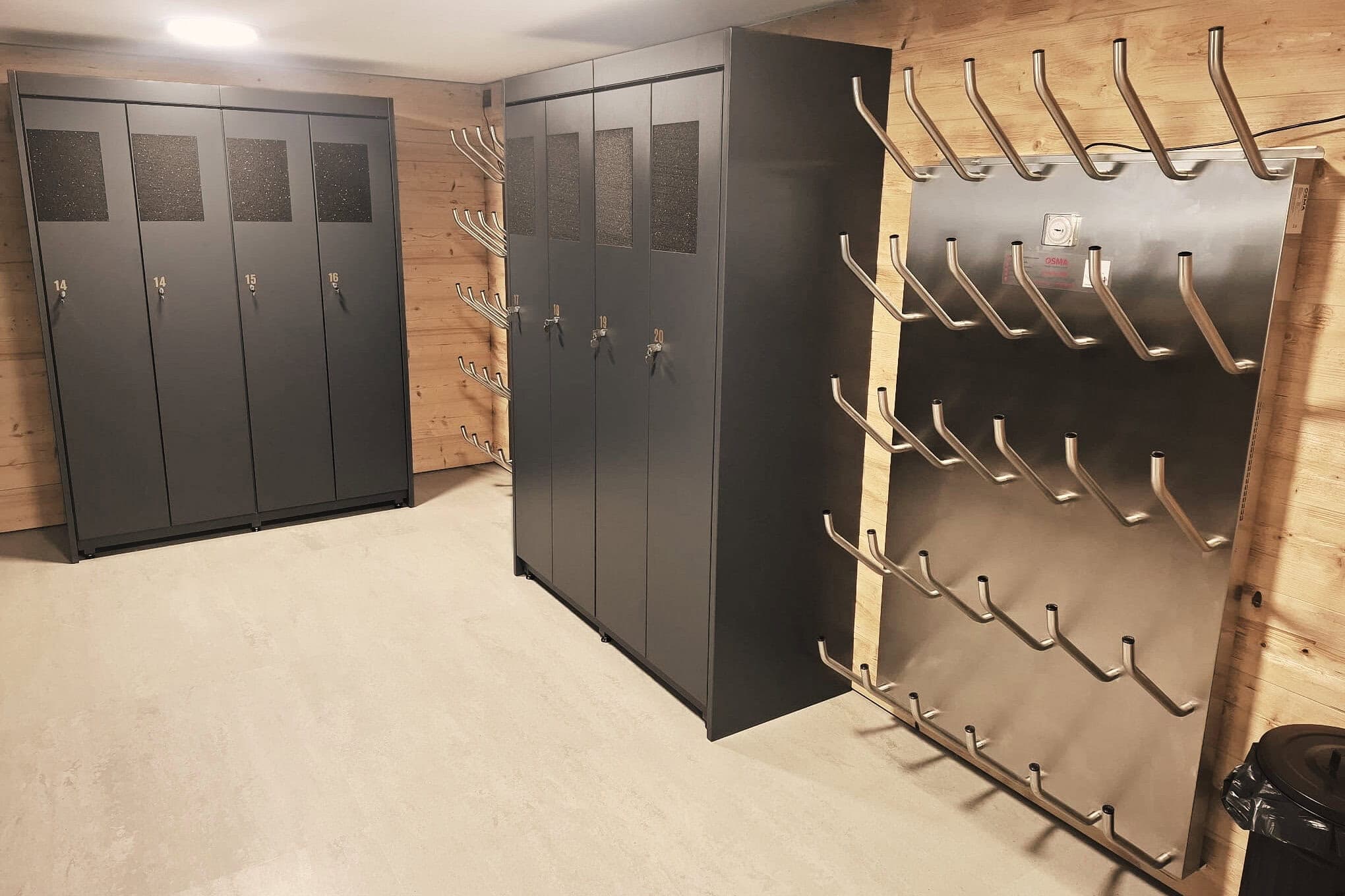 Beheizbare Skischuhtrockner im Skikeller der Ferienwohnung im Skigebiet Winklmossalm